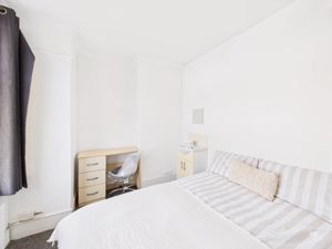 bedroom - click for photo gallery